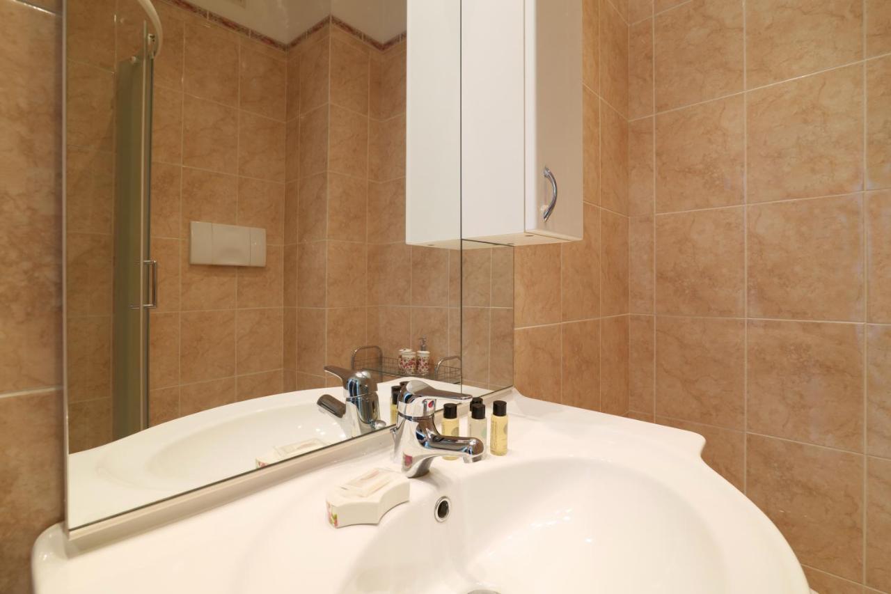 Milan - Duomo Luxury Apartment V ภายนอก รูปภาพ